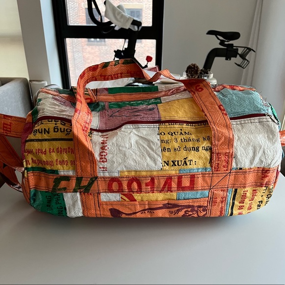 Duffle bag - one of a kind- made from recycled materials in Cambodia - Picture 2 of 6